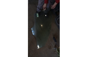 Mazda 6 sağ ön kapı camı