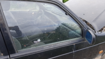 mazda 929 çıkma sağ ön kapı camı