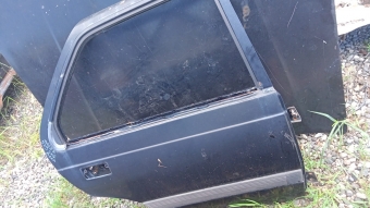 Mazda 929 sağ arka kapi