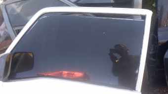 mazda e2200 çıkma sol ön kapı camı