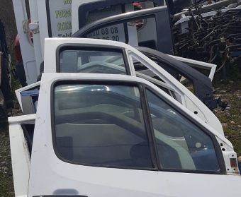 mercedes sprinter 308 çıkma sağ ön kapı camı