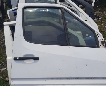 mercedes sprinter 312 çıkma sağ ön kapı camı