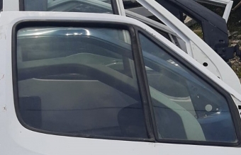mercedes sprinter 412 çıkma sağ ön kapı camı