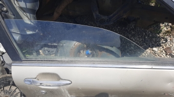 mitsubishi galant çıkma sağ ön kapı camı