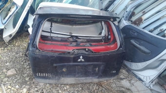 Mitsubishi grandis bagaj kapagı