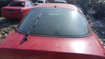 Mitsubishi karizma arka cam