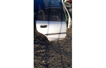 Mitsubishi karizma sag arka kapı