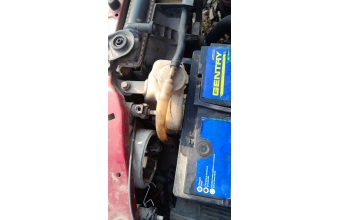 Mitsubishi karizma silecek su bidonu