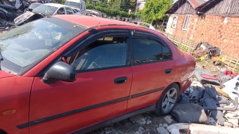 Mitsubishi karizma sol kapı camları