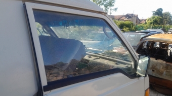 Mitsubishi l300 sag ön cam