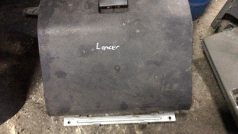 Mitsubishi lancer torpido kapağı