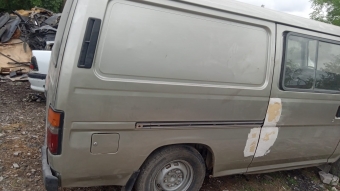 Nissan urvan sağ yan kesme