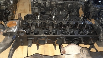 Nissan urvan silindir kapak