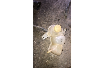 Opel astra F yedek su deposu