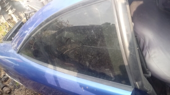 opel calibra çıkma sağ arka çamurluk camı