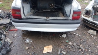 Opel Vectra a arka tampon