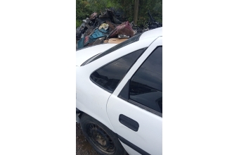 Opel Vectra a sağ arka kelebek cam