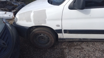 Partner sol ön çamurluk