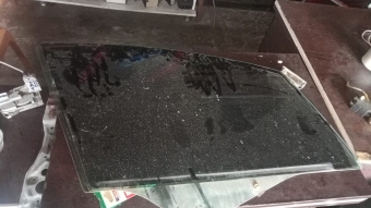 Pejo 307 sağ ön kapı camı orjinal orjinal parça