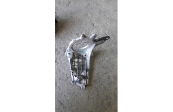 Peugeot 1.9 mazot pompa ayagı braket