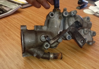 peugeot 106 1.4 8v çıkma termostat yuvası