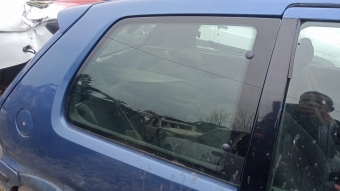 Peugeot 106 sağ arka kelebek cam