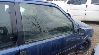 Peugeot 106 sağ ön kapı camı