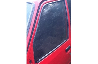 peugeot 205 1.4 benzinli çıkma sol ön kapı camı