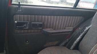 peugeot 205 1.4 benzinli sökme sağ arka kapı döşemesi