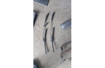 Peugeot 205 ön cam silgec kollari