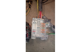 peugeot 206 1.4 benzinli motor içi sigorta kutusu