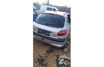 Peugeot 206 bagaj kapak dolu
