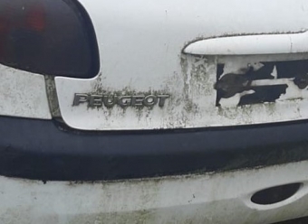 peugeot 206 çıkma bagaj marka yazısı