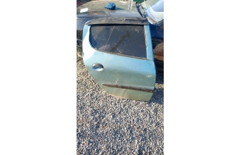 Peugeot 206 sağ arka kapı ufak hasarlı