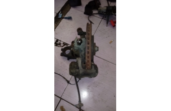 peugeot 301 çıkma sağ ön taşıyıcı kaliper