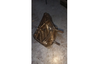 Peugeot 306 1.8 8v sağ üst motor braketi