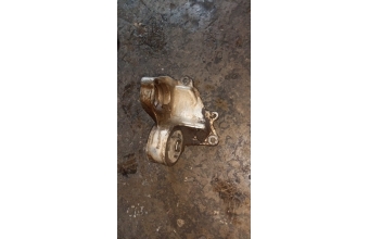 Peugeot 306 1.8 aks baglanti takozu braket