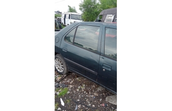 Peugeot 306 sağ arka kapi