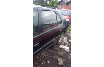 Peugeot 306 sol arka kapi