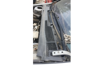 peugeot 607 çıkma cam önü ızgarası