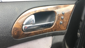 peugeot 607 çıkma sol ön kapı kolçağı