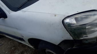 peugeot partner çıkma sağ ön çamurluk