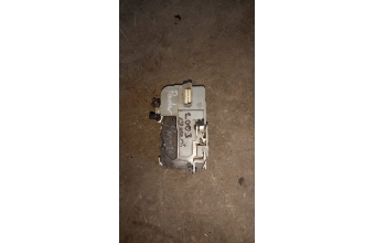 Peugeot partner sağ ön kapı kilidi orta kasa