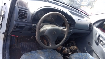 Peugeot Partner torpido