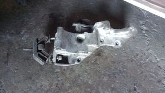 Renault 19 1.6 8v direksiyon pompa braket orjinal parça