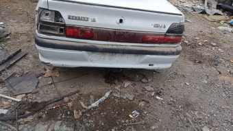 Renault 19 arka tampon beyaz