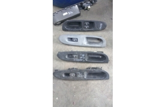 Renault Clio sembol cam düğme takimi