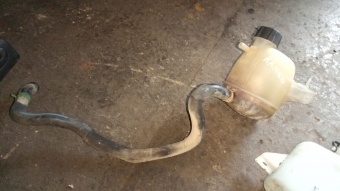 Renault Kango motor su bidonu