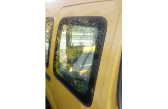 renault kangoo çıkma sağ sürgü kapı camı
