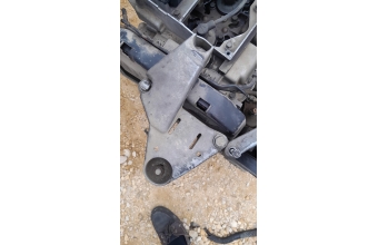 Renault laguna 1 2.0 16v n7Q sag motor kulağı braket